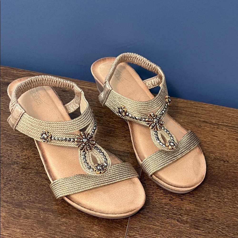 Shibever Sandals